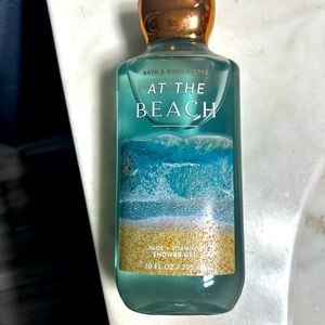Bath and body works,AT THE BEACH,10 oz shower, gel!